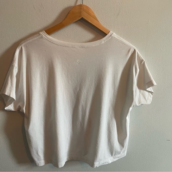 Lululemon crop top size M - Picture 2 of 2